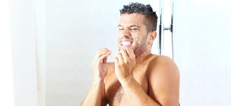 فوائد الإستحمام بالماء البارد للاعب كمال الأجسام