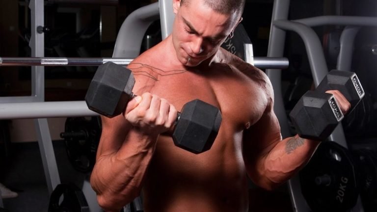 أهم الأسباب التي تجعل عضلاتك تتوقف عن النمو