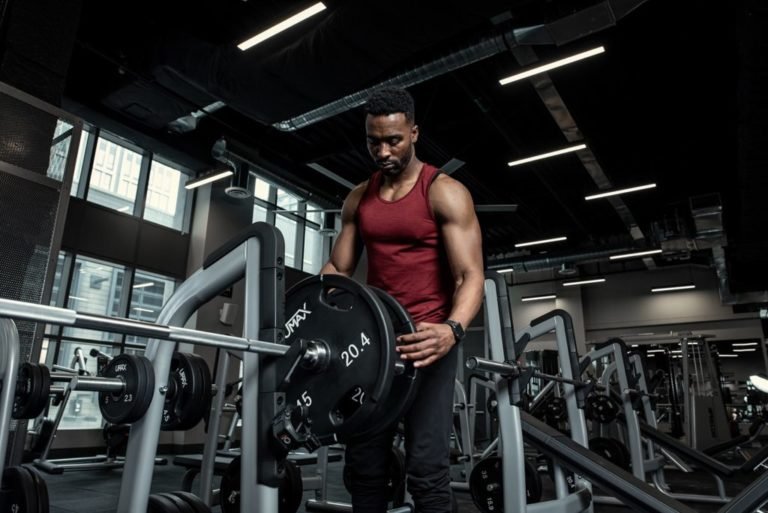 أسباب توقف عضلاتك عن النمو بعد بضعة أشهر من التدريب