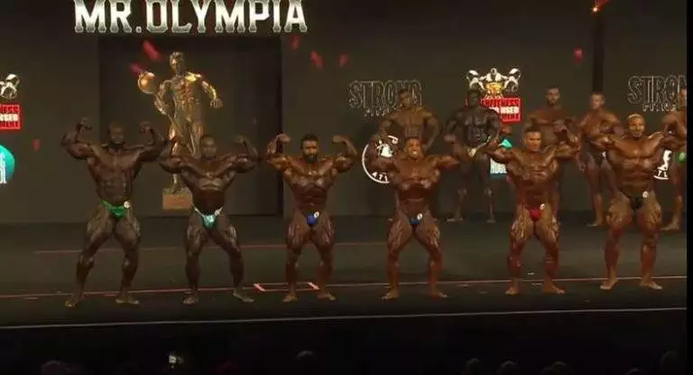 مستر اولمبيا 2022 الوزن المفتوح المقارنة