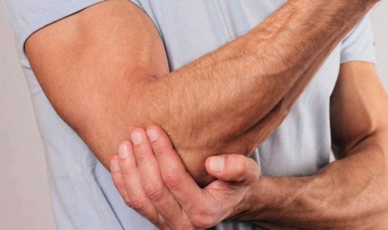 ألم الكوع أثناء التمرين: الأسباب والعلاج المناسب