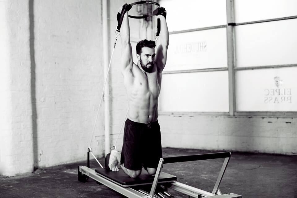 تمرين Reformer Pilates لعضلات البطن والتحكم في الجذع